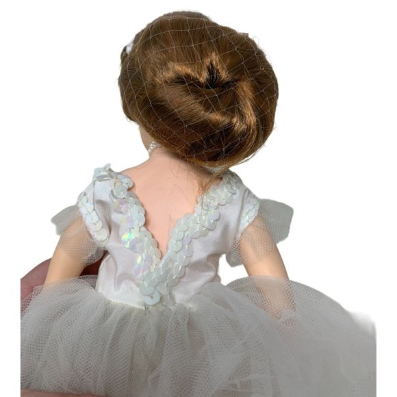 A Royal Doll "Playmate for a Princess" Ballerina Doll - Beautiful Vintage doll - Picture 9 of 11